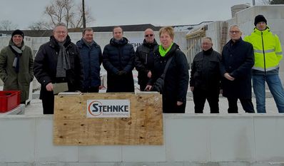 Grundsteinlegung bei eisigen Temperaturen: Der Bau der neuen Kurzzeitpflegeeinrichtung macht sichtbare Fortschritte.