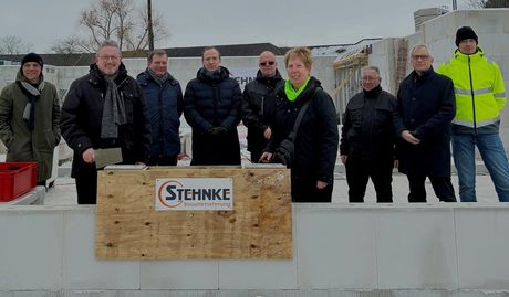 Grundsteinlegung bei eisigen Temperaturen: Der Bau der neuen Kurzzeitpflegeeinrichtung macht sichtbare Fortschritte.