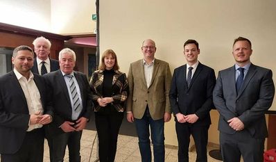 Fabian T. Albrecht (zweiter von rechts) tritt die Nachfolge von Kristian W. Tangermann an.