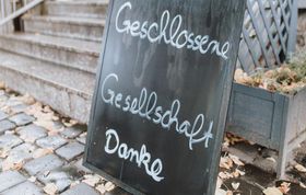 Die Liste von Unternehmungen, welche die Handlungs- und Bewegungsspielräume von Hunderttausenden Menschen verengen, ist lang.