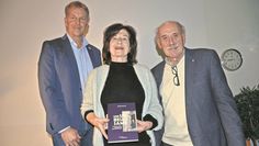 Beverstedts Bürgermeister Guido Dieckmann (li.) freute sich über den Besuch von Elfriede und Hans-Jürgen Brumsack, die das Buch „Der Unbeugsame“ vorstellten.