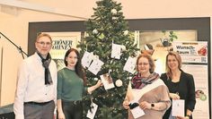 Von links: tStefan Fromme, Mara Banzhaf-Wolfbeisz, Jana Techentin-Franck und Sonja Oelfke sind bereits in weihnachtlicher Vorfreude.