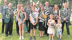 Die amtierende Königsfamilie freut sich auf ihr Schützenfest.