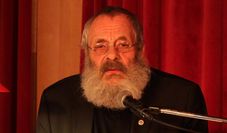 „Harry Rowohlt hat einen Weg gefunden, frei zu sein und das zu tun, was er tun wollte“, so der Biograf Alexander Solloch.