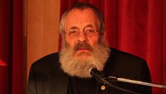 „Harry Rowohlt hat einen Weg gefunden, frei zu sein und das zu tun, was er tun wollte“, so der Biograf Alexander Solloch.