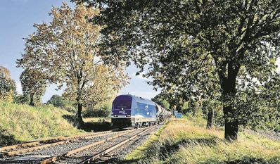 Die Züge der evb sind im Einsatz, um sowohl etwas für die Wirtschaft, als auch für das Klima zu tun.