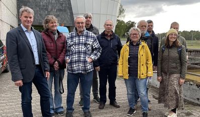 Die Delegation der Grünen lernte viel Informatives beim Wasserverband in Minstedt.