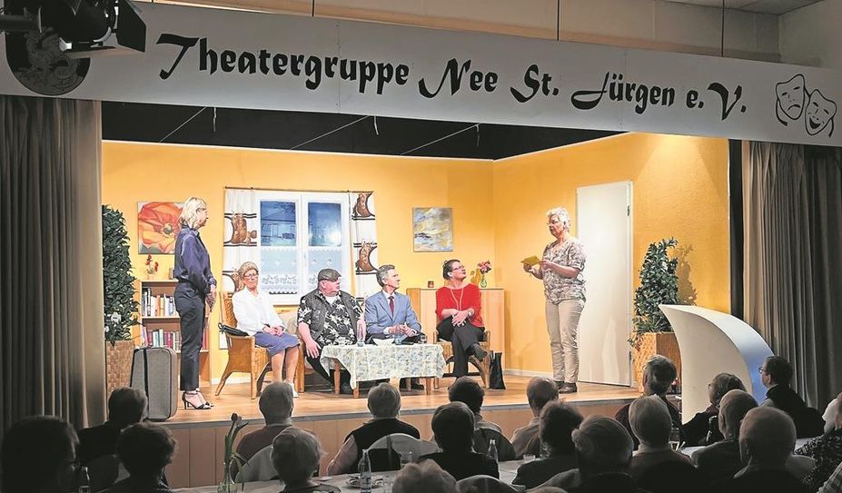 Die Schauspieler:innen begeistern das Publikum mit viel Witz und wissen, wie man es zum Lachen bringt.