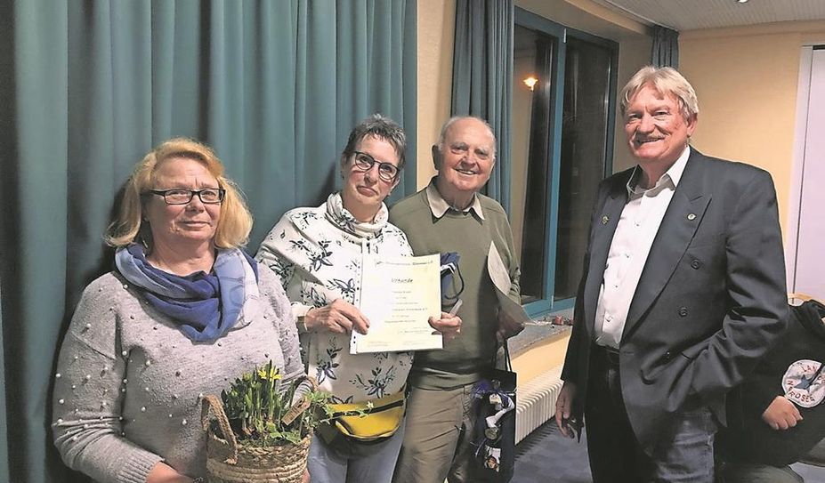 Ritterhude (eb). Vor kurzem fand die Jahreshauptversammlung des Wassersportvereins Ritterhude e. V. im Hamme Forum statt. Der erste Vorsitzende Gerd Möckel ehrte Claudia Kliem, Herbert Hüttemeyer und Enno Meier für ihre 50-jährige Mitgliedschaft. Heike Möckel wurde für ihre ehrenamtlich geleistete Arbeit geehrt. 
Bei den Wahlen wurde Jens Lübbert zum Jugendwart gewählt. Martin Möckel übernahm das Amt de Kassenwarts und Eugen Teske wurde für das Amt des zweiten Vorsitzenden bestimmt.