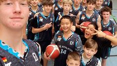 Basketball-Camp mit der Organisatorin Karina Zavala.
