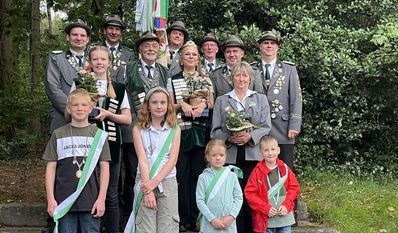 Freuen sich auf die Schützensaison: das neue Königshaus.