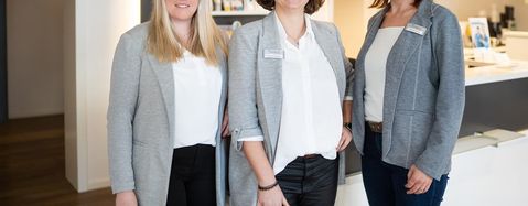 Drei Meisterinnen, ein Ziel: bestes Hören für unsere Kundinnen und Kunden. Das Team von Hörakustik Schmitz in Bremervörde.