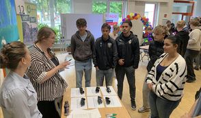 Sieben von 13 Ständen besuchte jede Gruppe beim Berufsweg-Parcours.