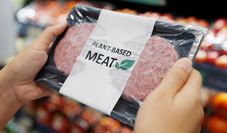 Hinter der lächerlichen Etikettenfrage verbirgt sich aber der ernste Konflikt zwischen Klimazielen, Lobbyinteressen und der Frage, was in dieser Gesellschaft als wichtig gilt.