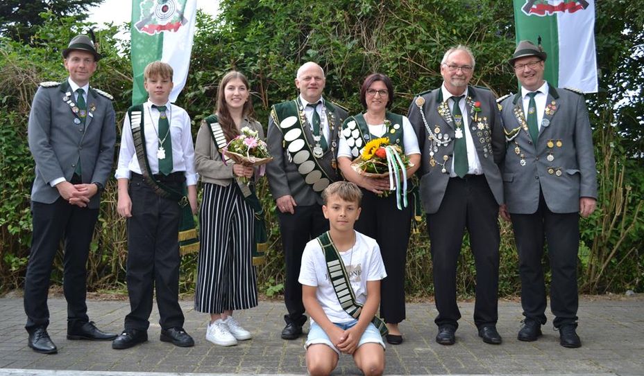 Die noch amtierende Königsfamilie freut sich auf ein fröhliches Schützenfest und ein volles neues Königshaus.