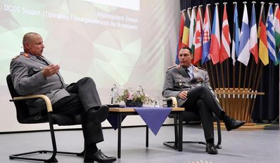 Brigadegeneral Holger Draber im Gespräch mit Matthias Joswiak (Deputy Chief of Staff Support).
