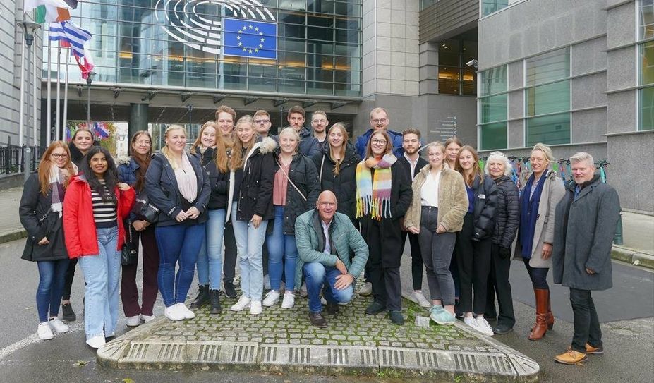 20 Schüler:innen der BBS bekamen ihre Europapässe in Brüssel überreicht. Foto: eb