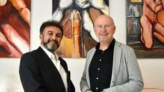 Auch Bürgermeister Michael Hannebacher (re.) kam zur Vernissage von Rashid Seif Ghazi.
