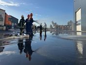 Die Jugendfeuerwehren Iselersheim und Nieder Ochtenhausen erreichten den Einsatzort als erste und begannen mit der Brandbekämpfung.