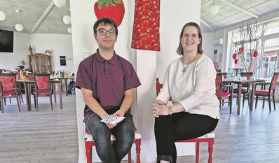 Leon weiß genau, wie er den Bewohnern helfen kann.