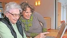 Dank Tablet oder Laptop können ältere Menschen alte Schlager hören - und auch die Verbindung zu Verwandten in der Ferne halten.