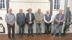 Klaus Böse (2. v. l.) gratuliert dem neuen Vorstand.