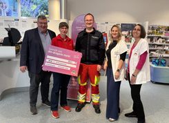 Tammo Löffler (DRK), Nicole Koch (Mobile Retter), Nils Neubauer (DLRG), Nadine Otto und Susanne Behnke (beide dm).