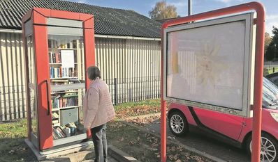 Die Telefonzelle dient als Bücheraustauschpunkt für alle Leseinteressierten.