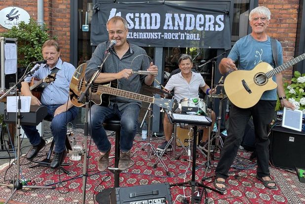 Die vier Musiker wollen ihr Publikum nicht nur unterhalten, sondern auch zum Bewegen motivieren.