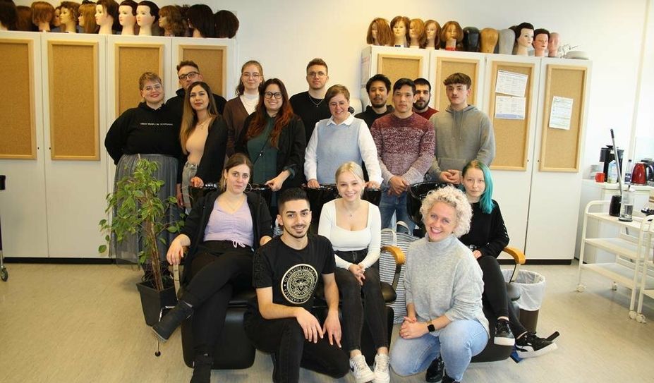 15 Schüler:innen haben mit Unterstützung der Schulleitung einen Spendentag auf die Beine gestellt.