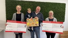 Unternehmer Andreas Brünjes mit Sandra Wischhusen und Joana Brodtmann.