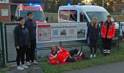 Jens Brand (rechts außen) ist der neue Leiter der ehrenamtlichen DRK-Bereitschaft in Worpswede. Foto: eb