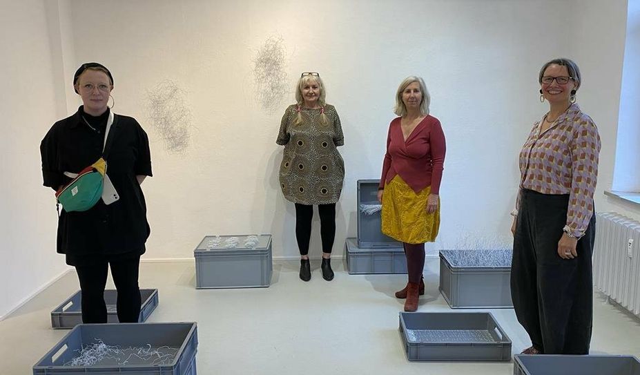 Die Künstlerinnengruppe „material girls“ macht das Material zum Subjekt ihrer Arbeit. Foto: limo