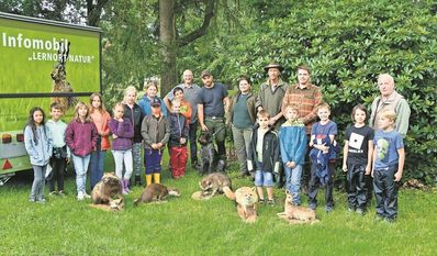 Die Sieben- bis 14-Jährigen durften mit den Jäger:innen die Tiere in freier Wildbahn vom Hochsitz aus beobachten.