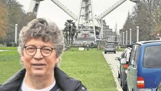 Der SPD-Fraktionsvorsitzende Lars Lust vor dem Atomium in Brüssel.