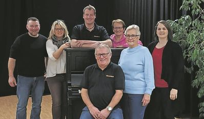 Die Darsteller:innen freuen sich, das Publikum zum Lachen zu bringen.