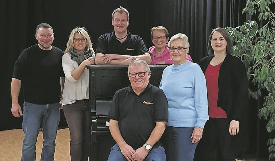 Die Darsteller:innen freuen sich, das Publikum zum Lachen zu bringen.