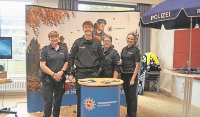 Auch die Polizei präsentiert sich und ihre Arbeit auf der Ausbildungsmesse.