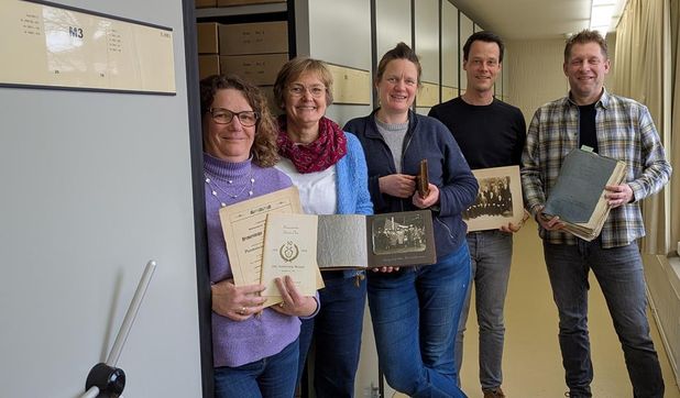 Die Mitarbeitenden des Kreis- und Kommunalarchivs freuen sich auf viele Besucher:innen am „Tag der Archive“.