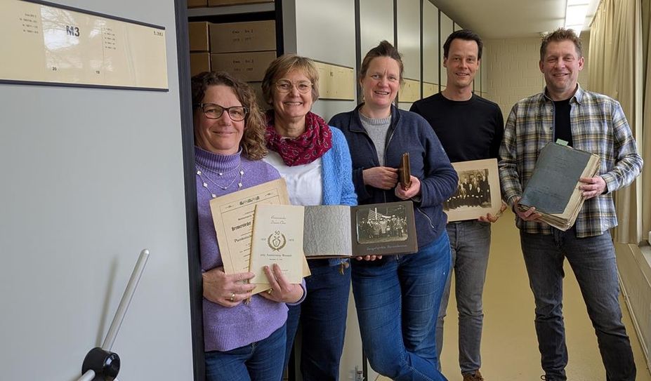 Die Mitarbeitenden des Kreis- und Kommunalarchivs freuen sich auf viele Besucher:innen am „Tag der Archive“.