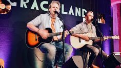 Thomas Wacker (l.) übernimmt die Stimme von Paul Simon, Thorsten Gary singt Art Garfunkel.
