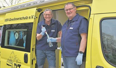 Dr. Matthias Ahlbrecht und Arno Mittelmeyer stehen interessierten Bürger:innen bei Fragen zur Seite.