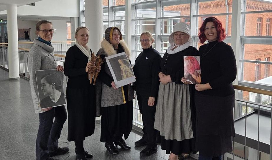 Die Gästeführerinnen präsentieren ein vielfältiges Programm, in dem sie Frauen aus der Vergangenheit beleuchten.