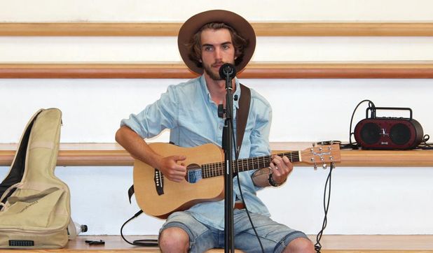 Bei der „Open Stage“ können Künstler:innen aller Art ihre Talente präsentieren.