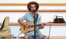 Bei der „Open Stage“ können Künstler:innen aller Art ihre Talente präsentieren.