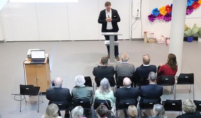 Bürgermeister Kim Fürwentsches übernahm die Begrüßungsrede.