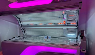 Für Fragen rund um die Sonnenbank steht das Team zur Verfügung.