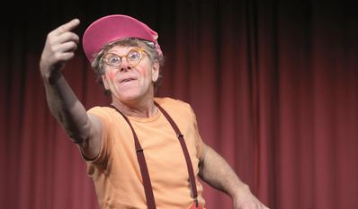 Theater für „Kinder von 4 bis 94 Jahren“ bringt der Clown Penny Penski am 22. März in der Pfarrscheune auf die Bühne.