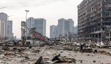 Ein zerstörtes Shoppingcenter in Kyiv (Kiew).