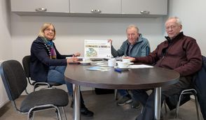 (v. l.) . Im Elbe-Weser Dreieck setzen sich die Regionalkoordinatoren Rita Kröncke, Fritz Beinker und Beiratsmitglied Gerhard Hillmann  für mehr Biodiversität und den Schutz von Lebensräumen ein.